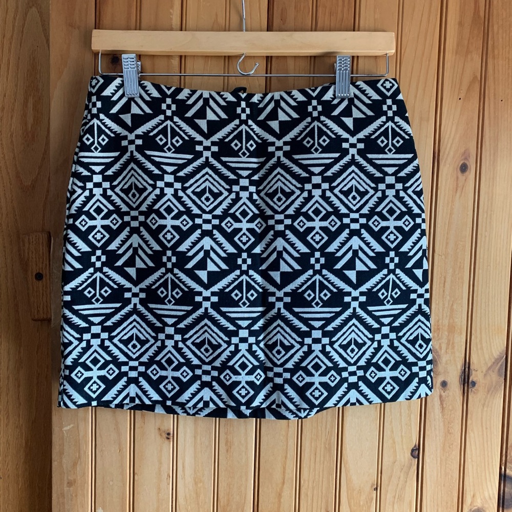 h&m skirt - h&m divided - sz 6 - gorgeous